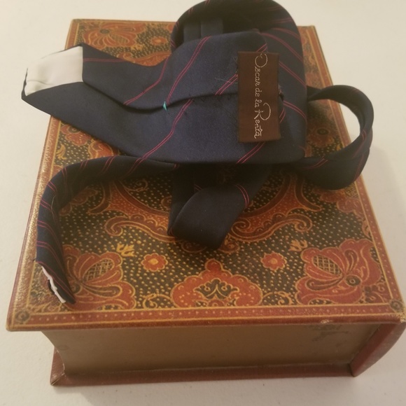 Vintage Oscar de la Renta Tie - Picture 3 of 3